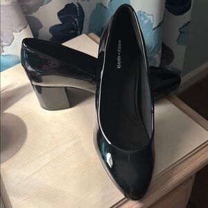 Easy Spirit Black Patent Leather Heels Sleek Design